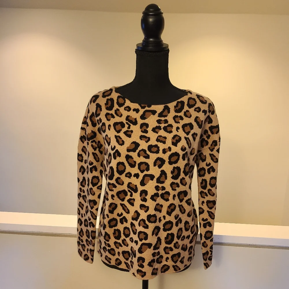 🐆TAHARI Leopard Print Pullover Sweater Size Small - Picture 1 of 5